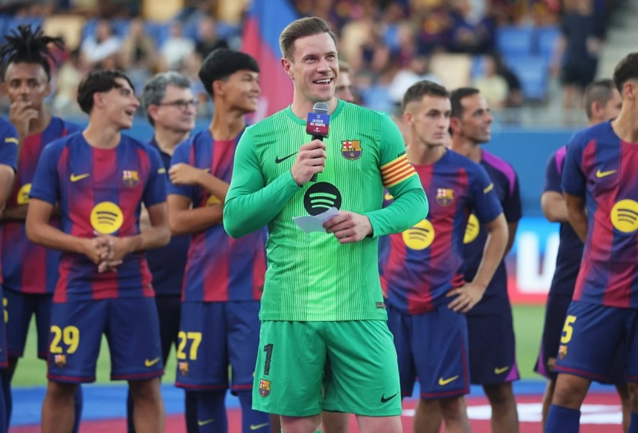 Demi bisa rekrut pemain baru, barcelona siap lepas ter stegen dengan harga murah