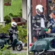 Diduga abis bensin, ariel noah dorong vespa klasiknya saat touring