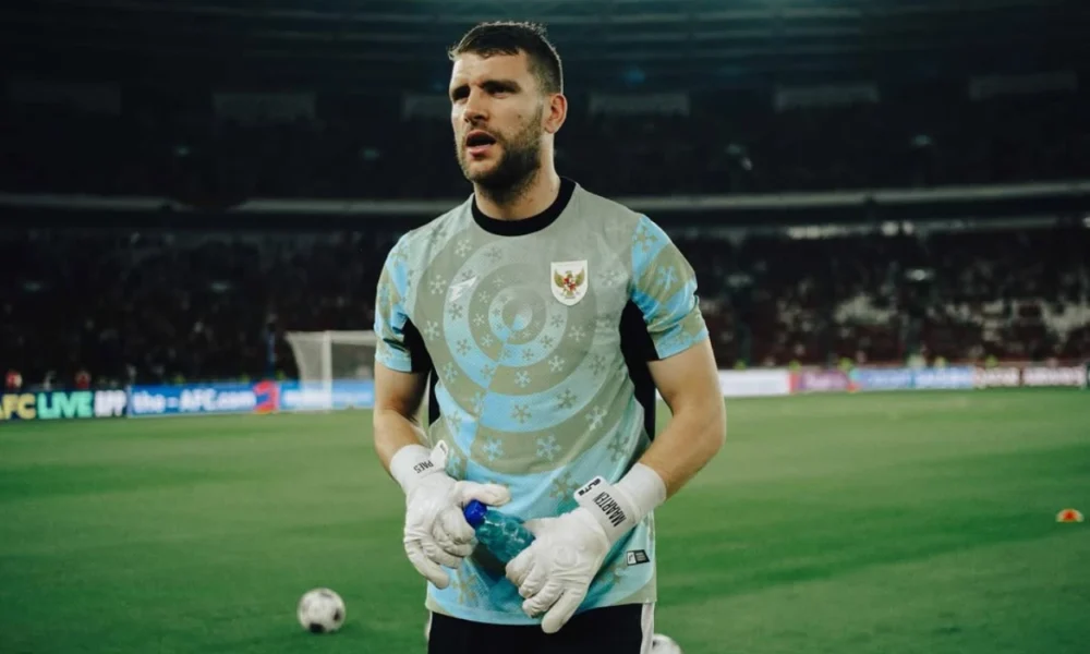 Fabrizio romano bocorkan maarten paes gabung ajax amsterdam