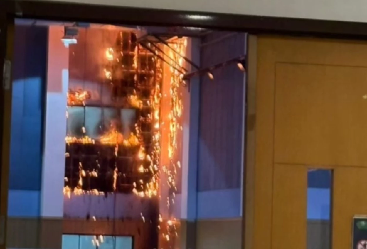 Gedung sekolah tzu chi di pik kebakaran, diduga karena tersambar petir