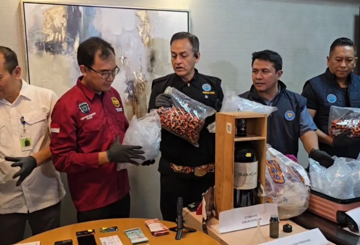 Gerebek apartemen jakarta, bnn bongkar produksi narkotika cair dengan modus rokok elektrik