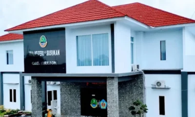 Guru di cirebon tewas usai tolong siswinya dari atap aula sekolah yang ambruk