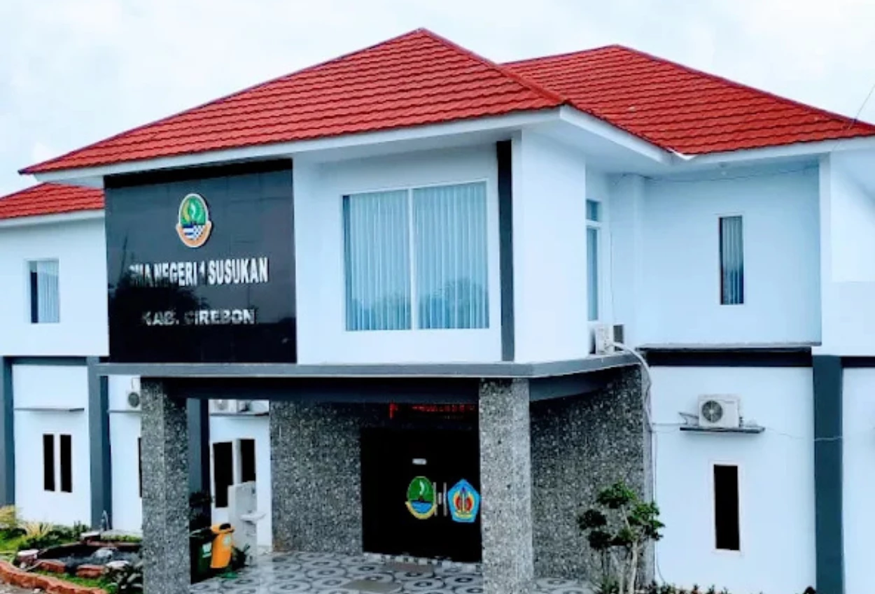 Guru di cirebon tewas usai tolong siswinya dari atap aula sekolah yang ambruk