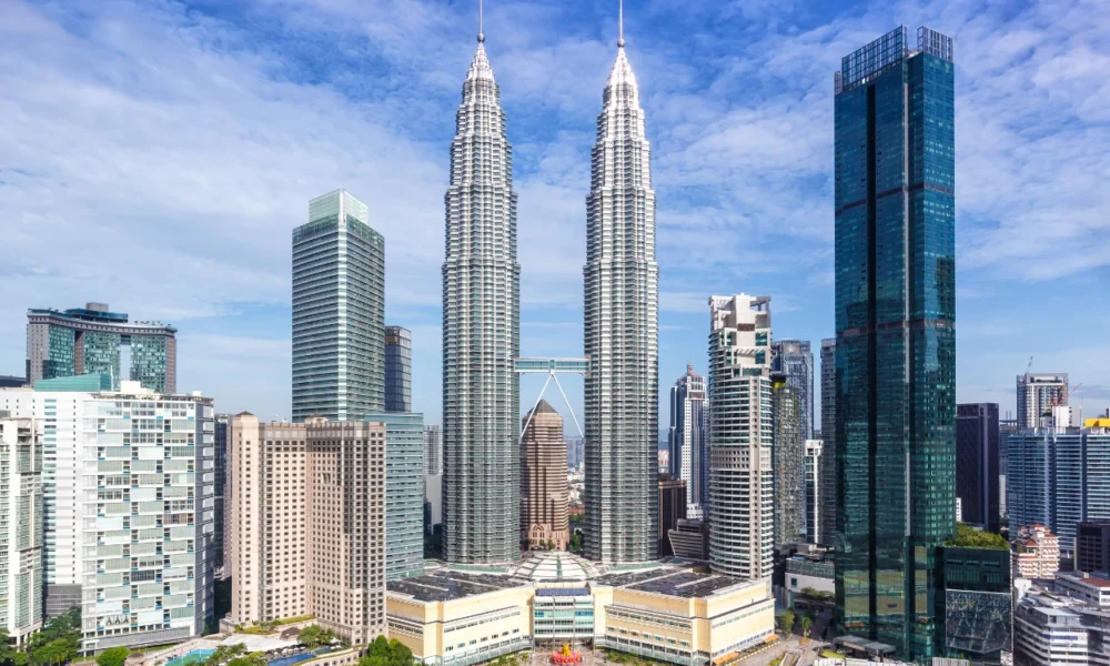 Hati hati! meludah sembarangan di kuala lumpur bakal didenda rp8,2 juta