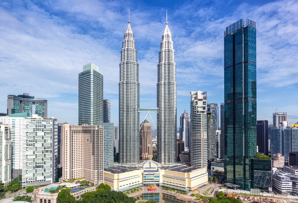 Hati hati! meludah sembarangan di kuala lumpur bakal didenda rp8,2 juta
