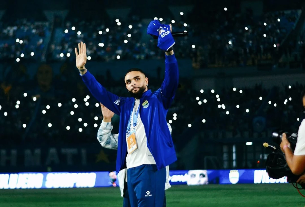 Here we go! persib bandung rekrut mantan bek psg layvin kurzawa