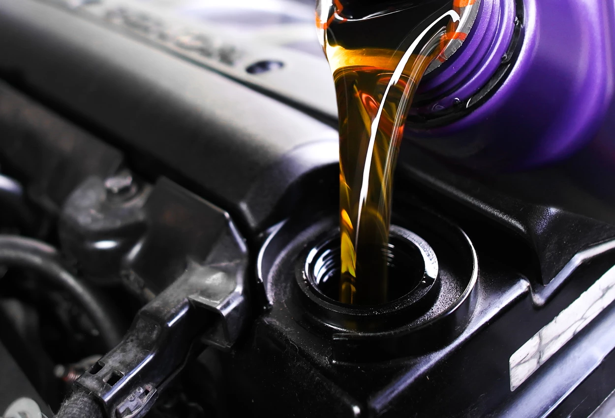 Jangan sembarangan! begini cara ganti oli mobil matic yang benar