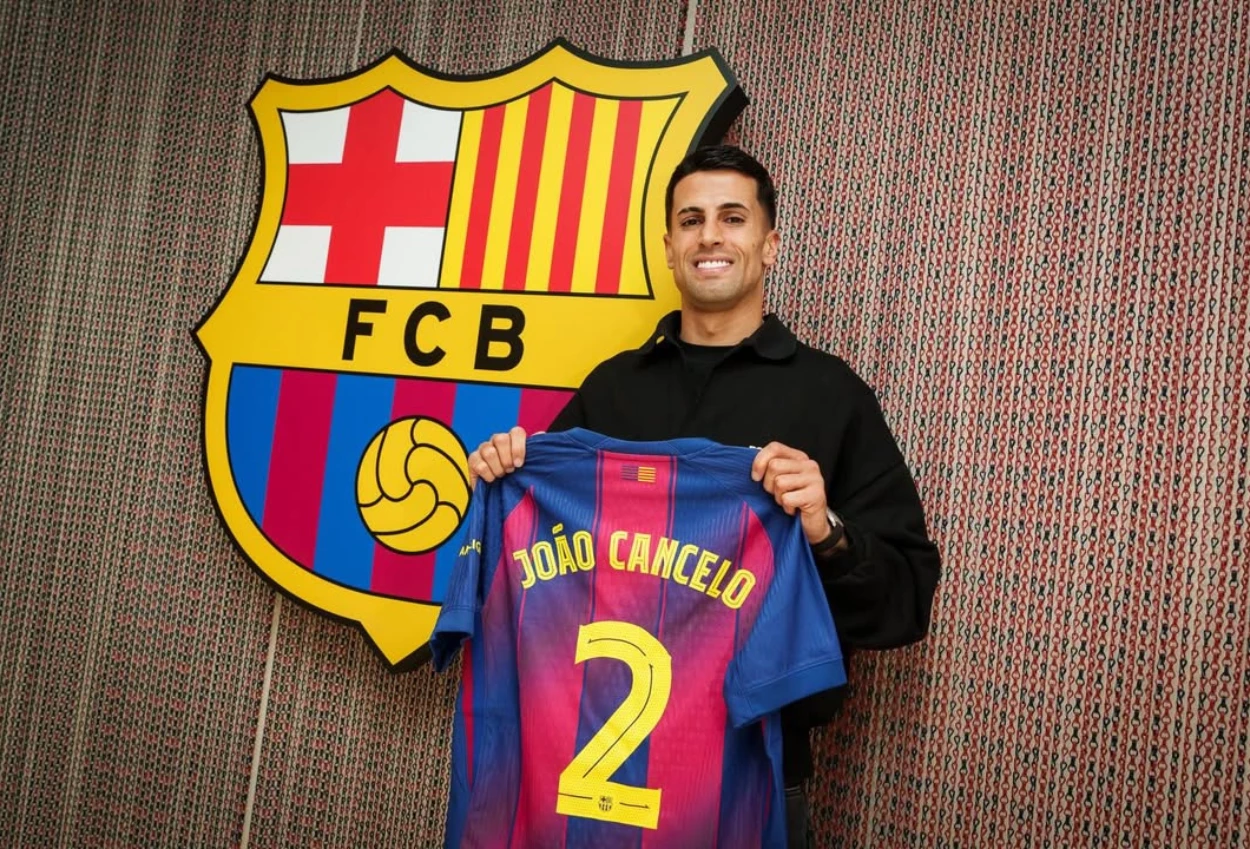 Joao cancelo resmi gabung kembali ke barcelona