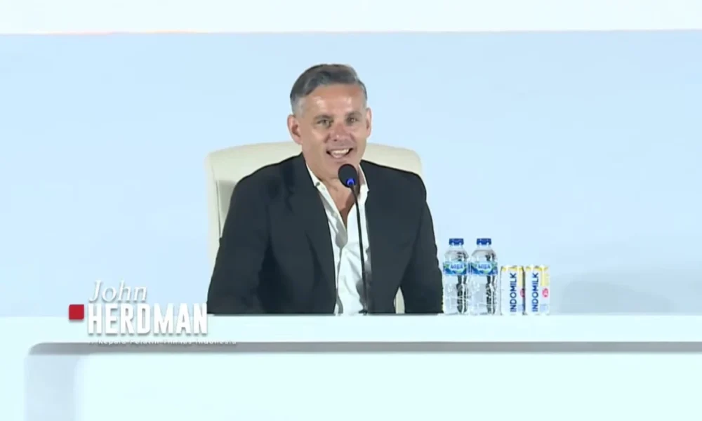 John herdman resmi diperkenalkan pssi sebagai pelatih timnas indonesia