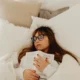 Lakukan 9 tips ini sebelum tidur agar bangun lebih bahagia di pagi hari!