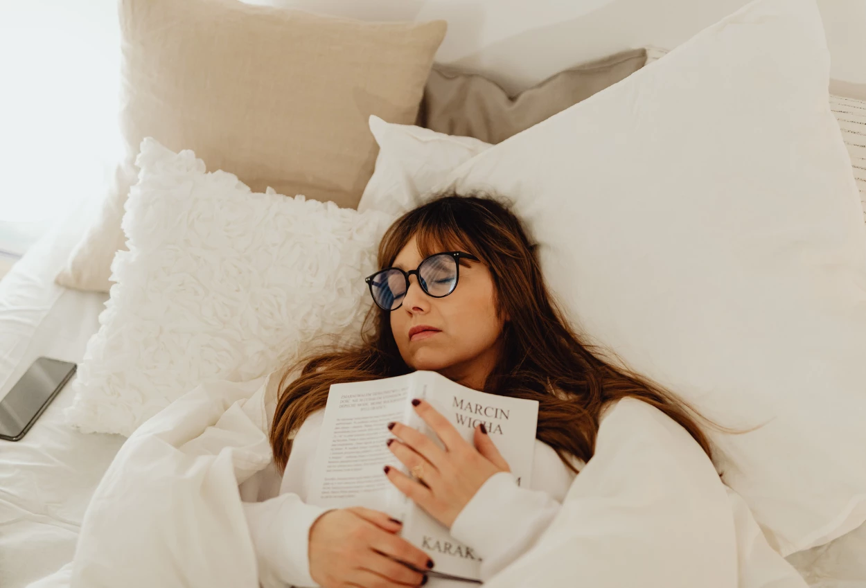 Lakukan 9 tips ini sebelum tidur agar bangun lebih bahagia di pagi hari!
