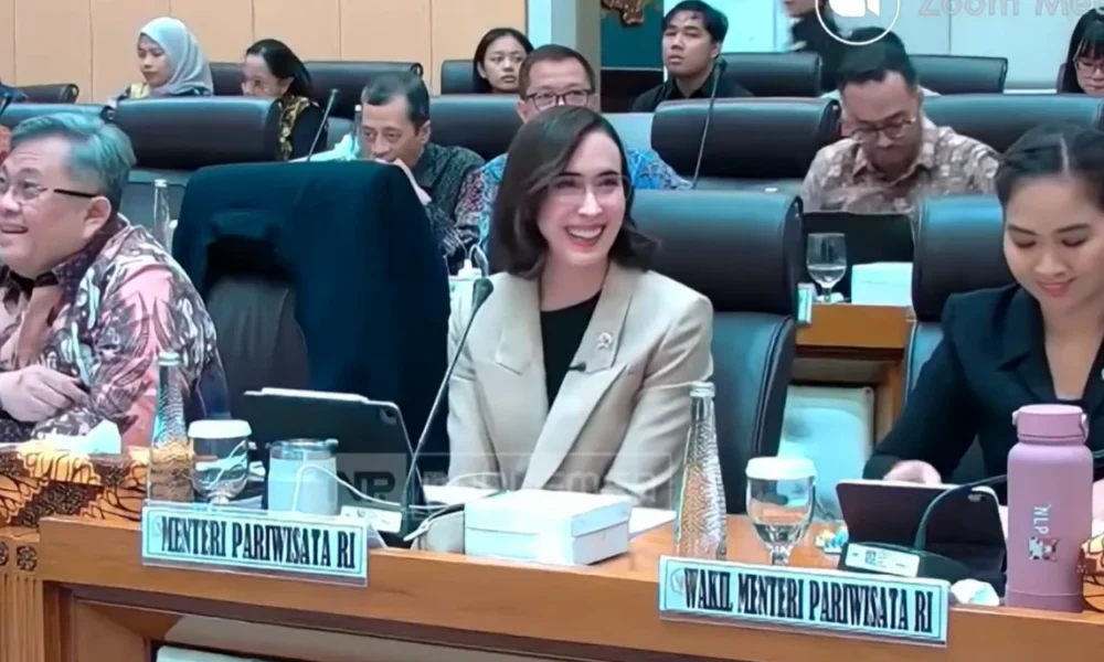 Menpar widiyanti pamer capaian, dpr apa manfaatnya untuk rakyat