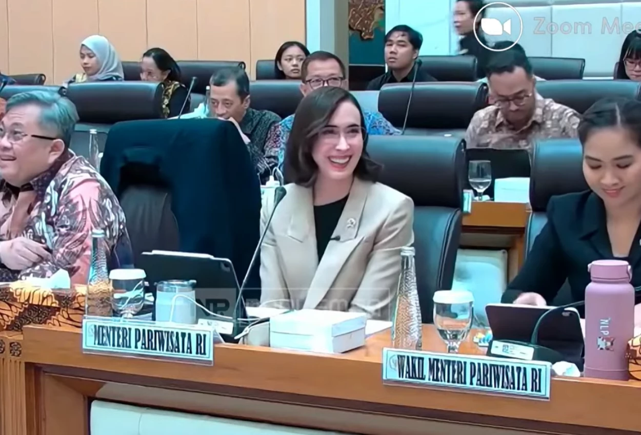 Menpar widiyanti pamer capaian, dpr apa manfaatnya untuk rakyat
