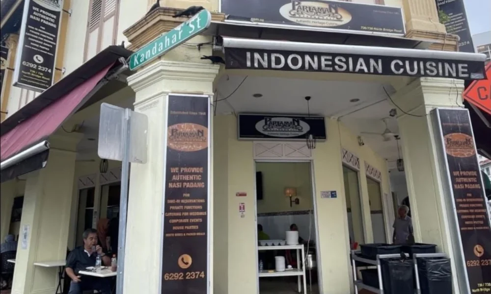 Menteri singapura bantu warung nasi padang legendaris yang mau tutup