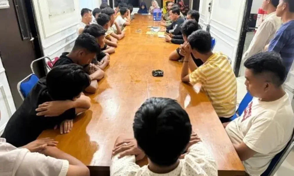 Miris! 23 orang di ponorogo ditangkap karena pakai sumbangan anak yatim piatu untuk judi dan staycation
