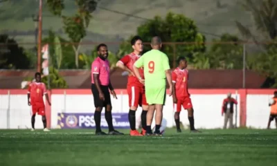Momen wapres gibran cetak hattrick saat main bola bersama anak ssb di wamena