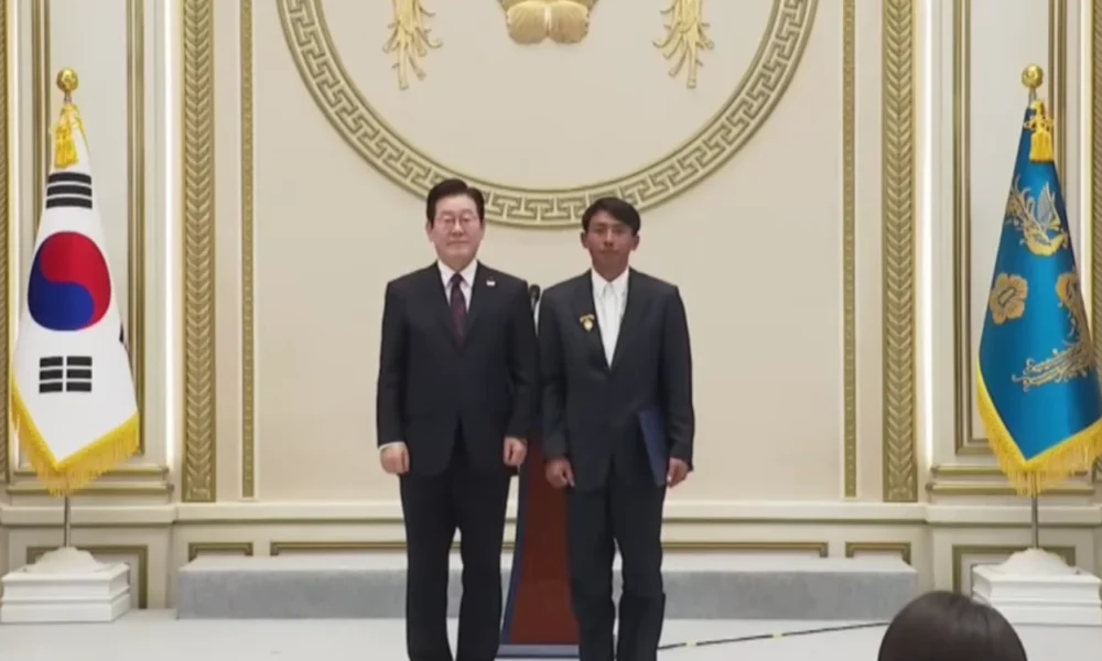 Nelayan asal indonesia sugianto dapat penghargaan dari presiden korea selatan usai selamatkan lansia dari kebakaran