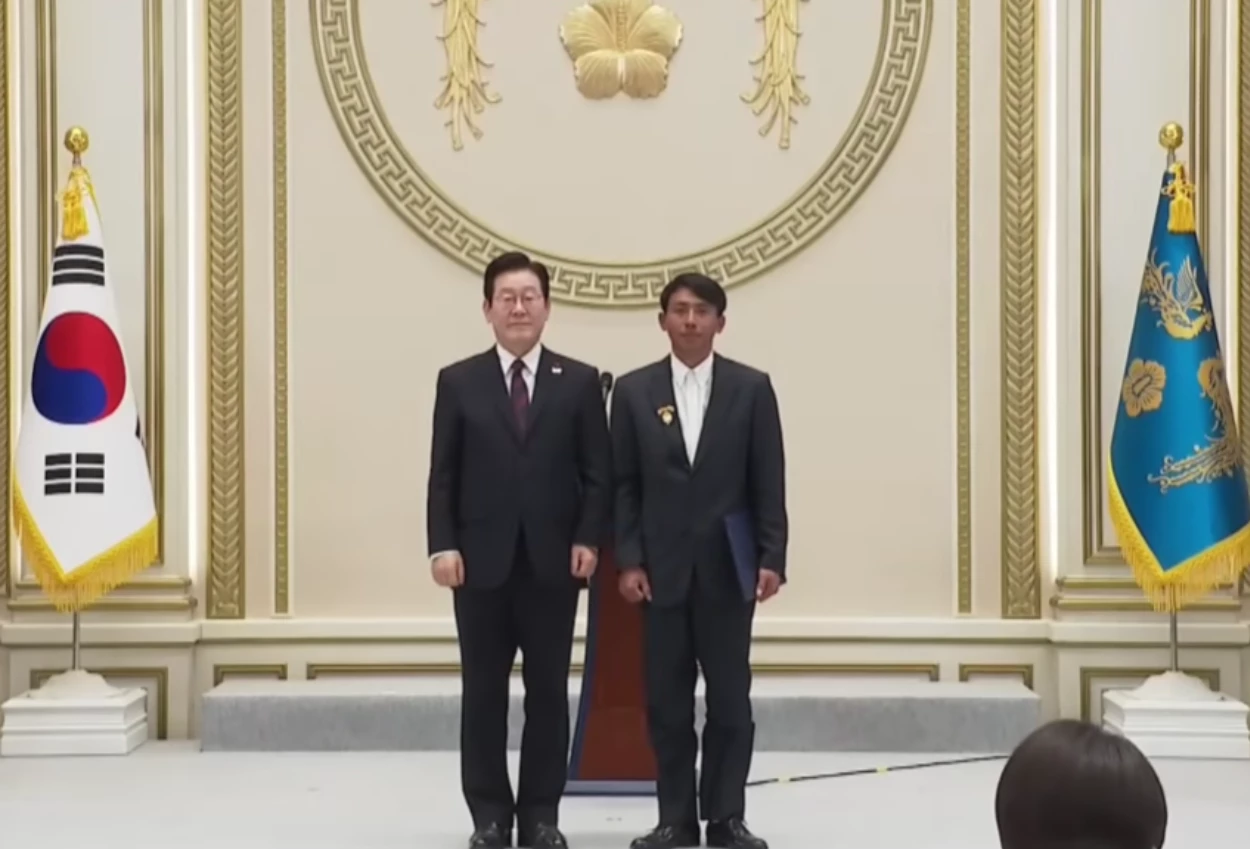 Nelayan asal indonesia sugianto dapat penghargaan dari presiden korea selatan usai selamatkan lansia dari kebakaran