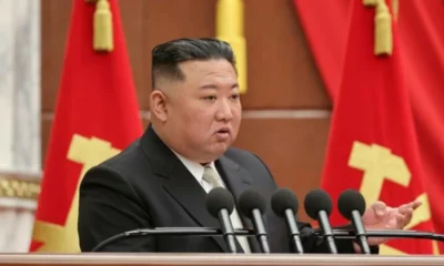 Para pekerja di korea utara tinggalkan ruangan saat pidato kim jong un