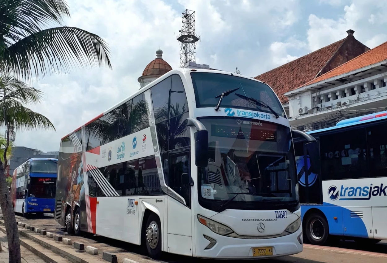 Pemprov jakarta resmi tunda kenaikan tarif baru transjakarta
