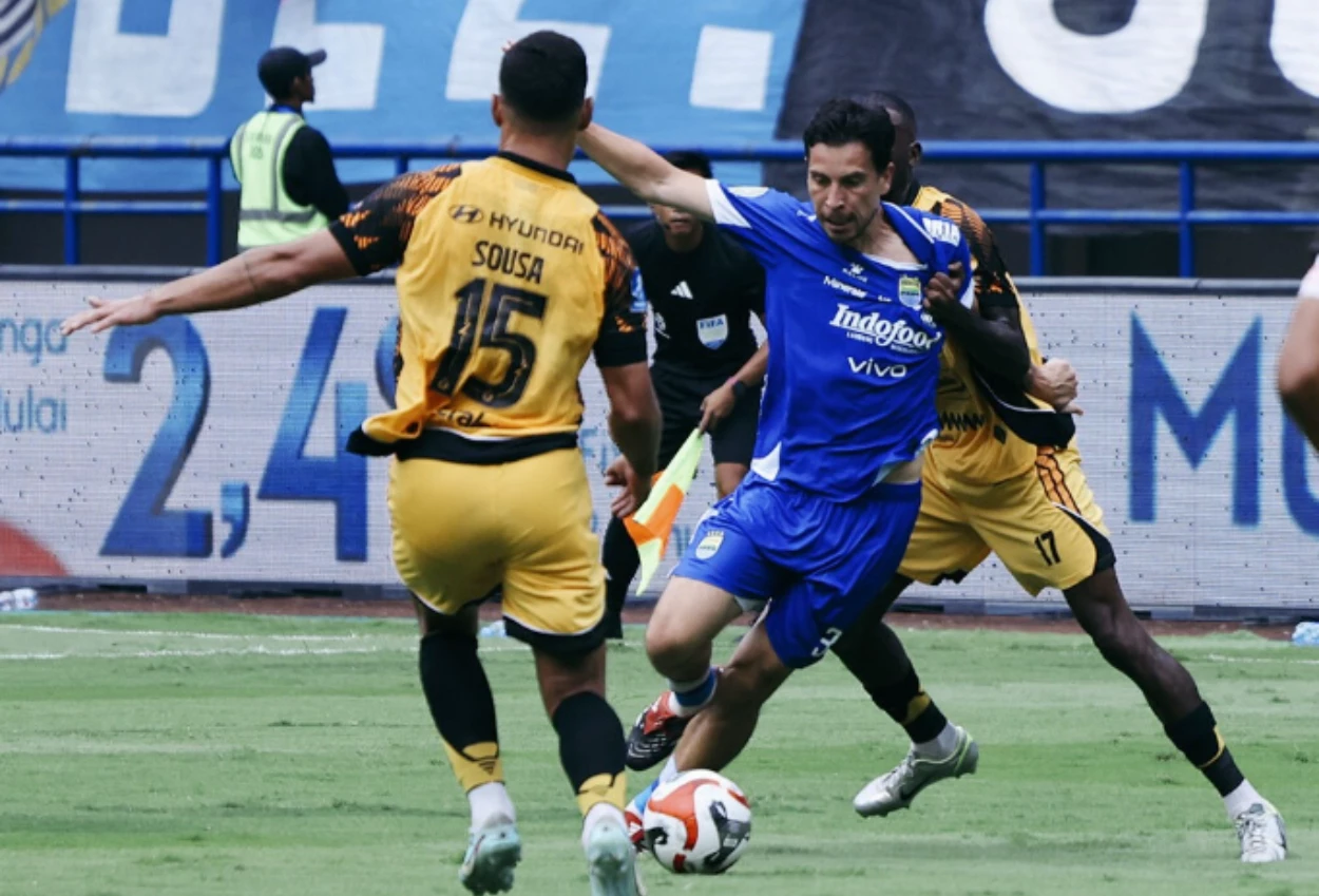 Persib vs persija 1 0 maung bandung menang tipis di kandang sendiri