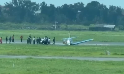 Pesawat latih tni al tergelincir di bandara juanda!