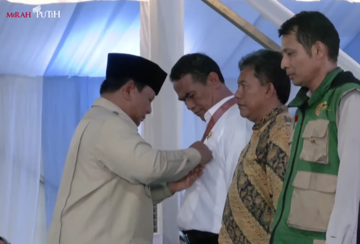 Prabowo anugerahkan bintang jasa utama untuk mentan amran sulaiman