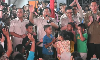 Prabowo rayakan tahun baru di posko pengungsian tapsel, ajak warga doa bersama