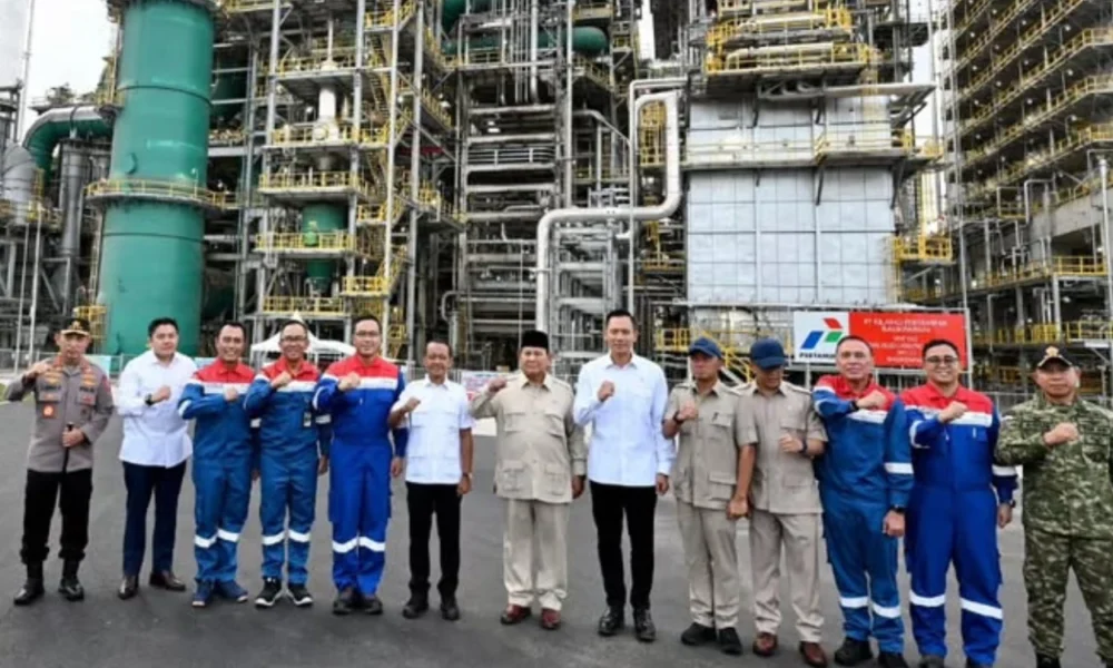 Prabowo resmikan kilang minyak raksasa senilai rp124 t di balikpapan