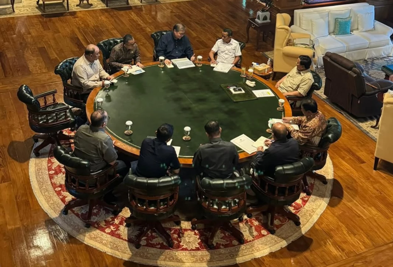 Prabowo dan sejumlah menteri rapat terbatas di hambalang, bahas industri tekstil hingga chip masa depan