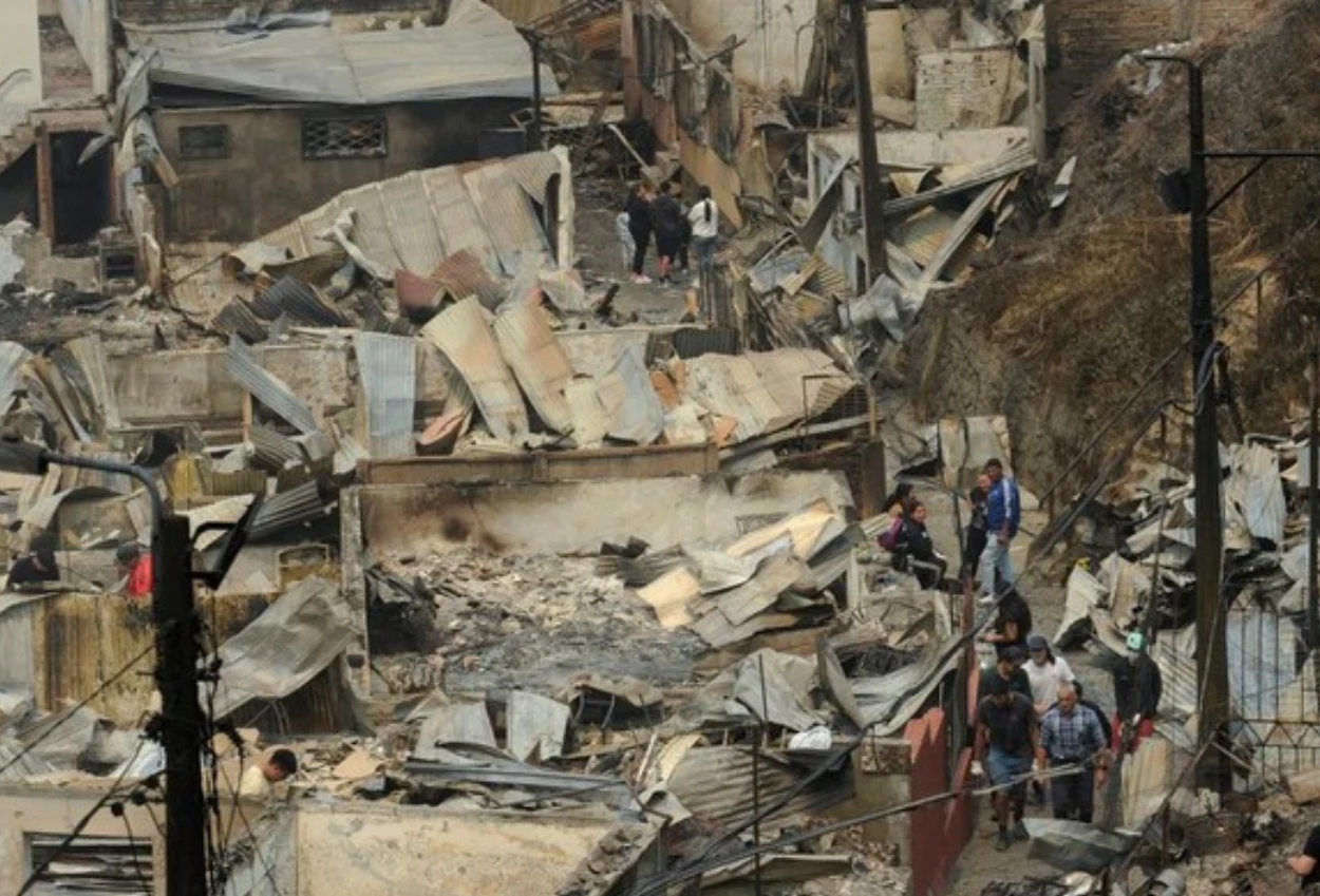Ratusan rumah di chile terbakar, 50 ribu warga dievakuasi