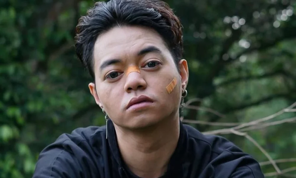 Reza arap emosi hadapi fans yang minta foto saat evakuasi dari kebakaran resort sumba