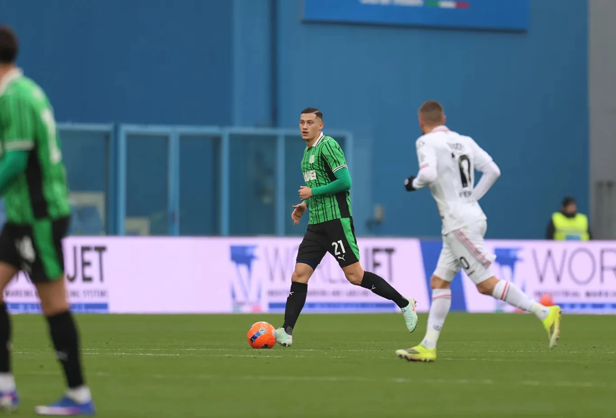 Sassuolo vs cremonese 1 0 jay idzes dkk kalahkan emil audero