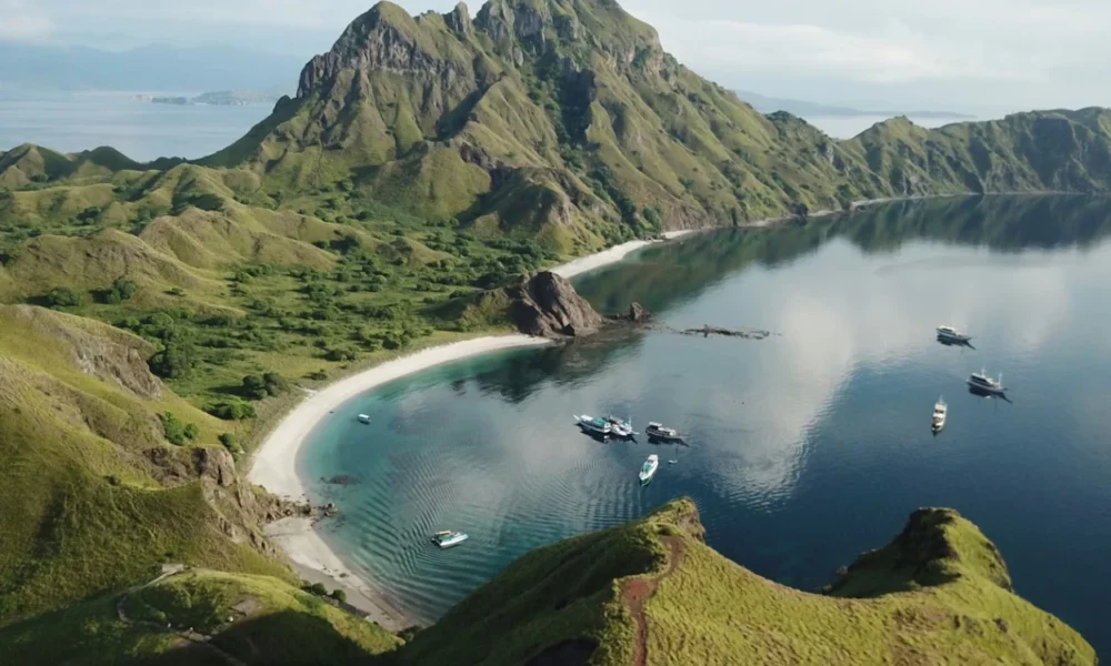 Seluruh kapal wisata di labuan bajo dilarang berlayar hingga 15 januari, kenapa