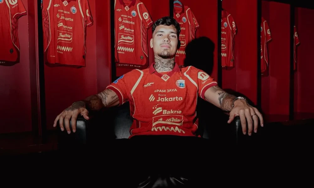 Shayne pattynama resmi gabung persija!