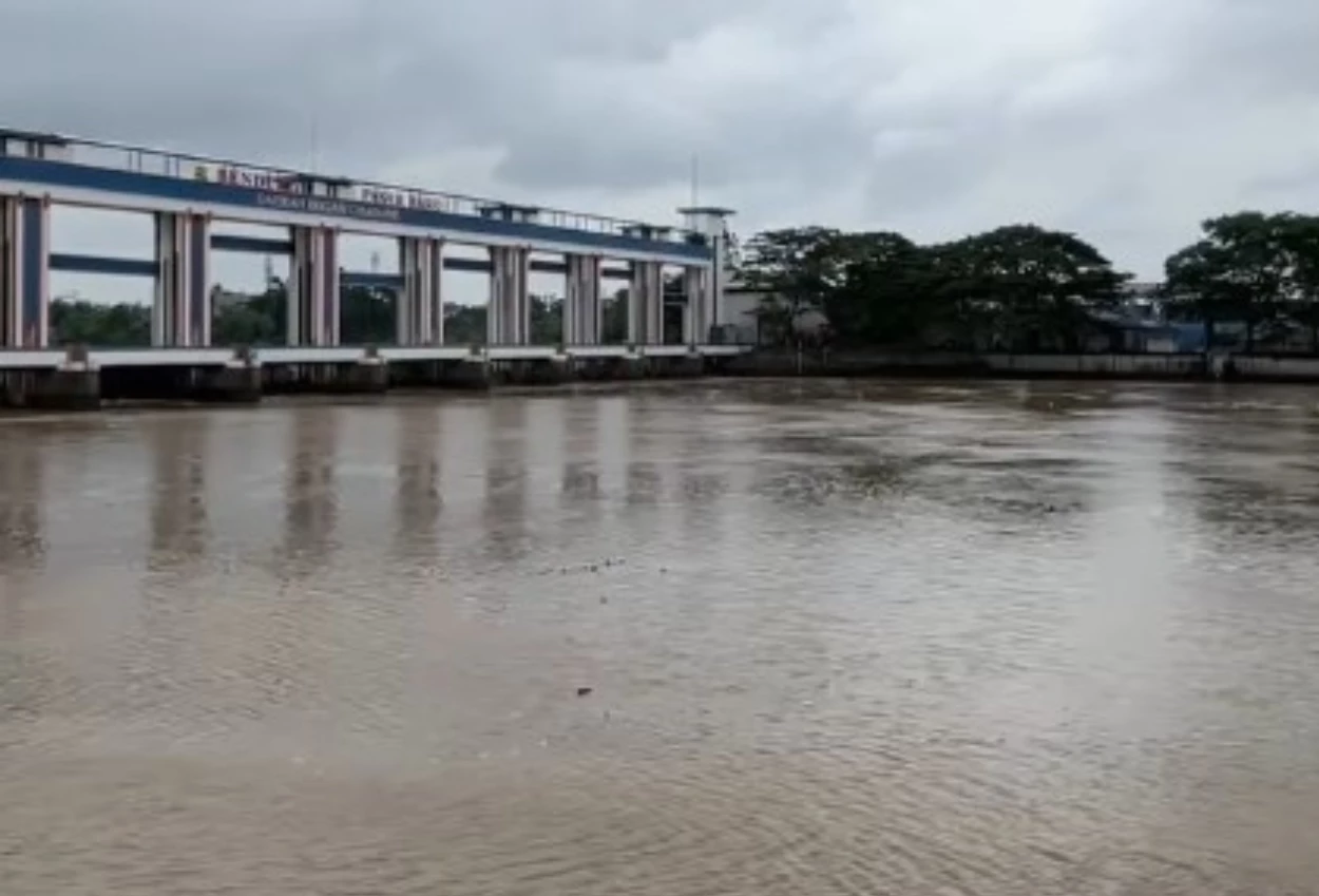 Sirene sungai cisadane tangerang bunyi, status siaga 3