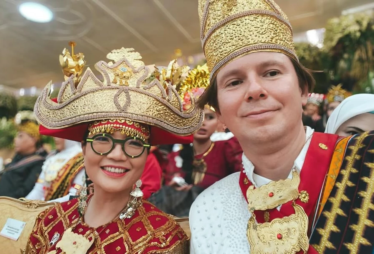 Suami wamen stella christie kecelekaan parah saat bermain ski di as