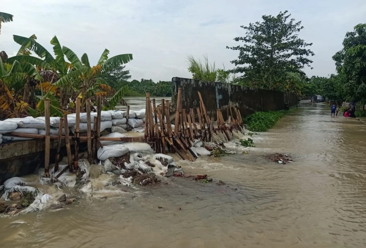 Tanggul sungai citarum di bekasi jebol, 553 keluarga terdampak