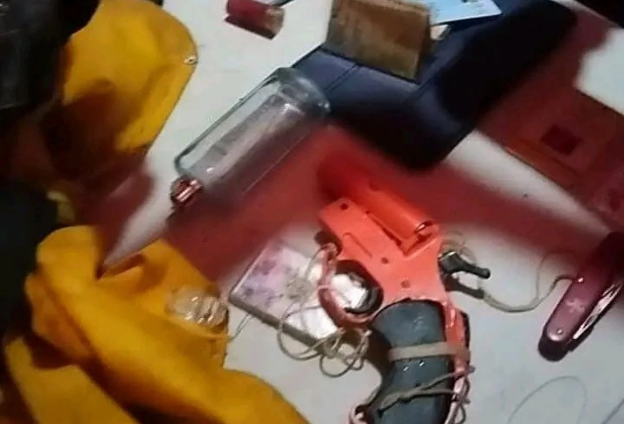 Tim sar temukan pistol isyarat minta bantuan di tas kopilot atr 42 500