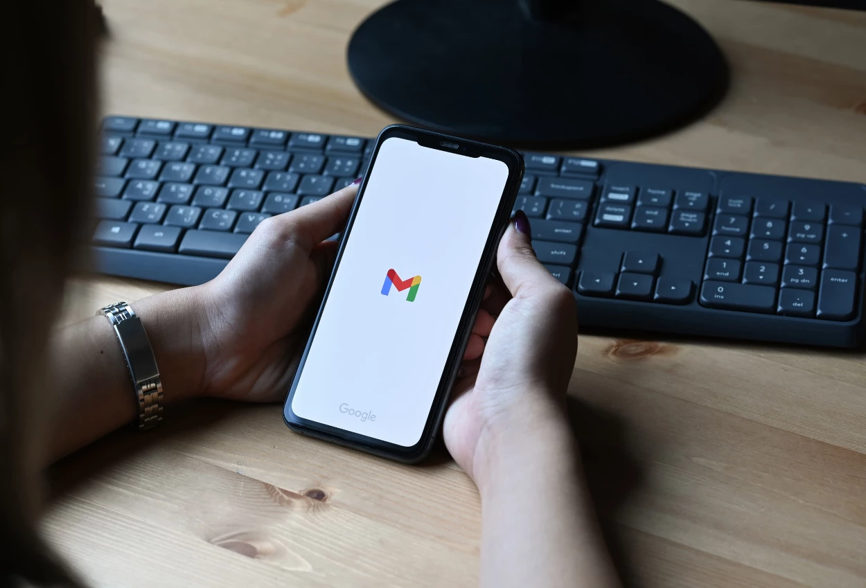 Tulis email makin mudah! gmail gratiskan fitur ai untuk semua penggunanya