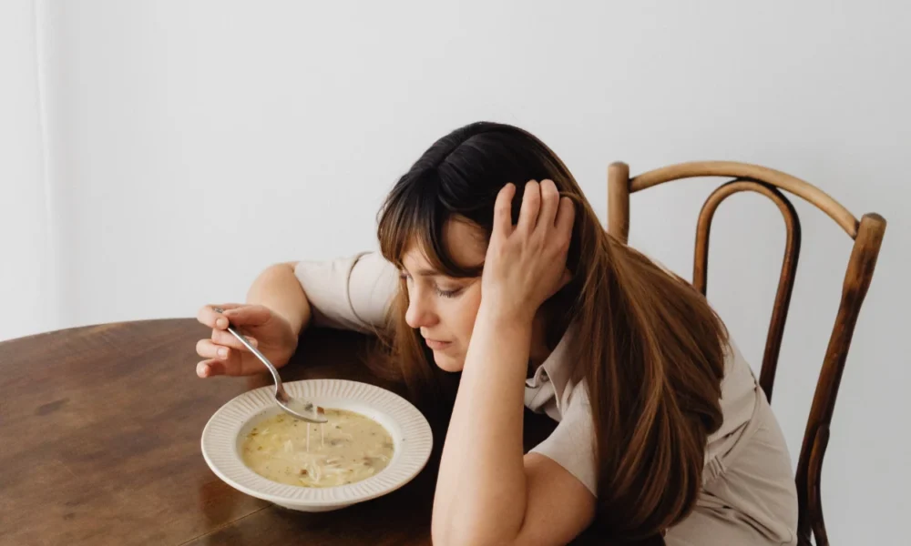 Waduh! studi ungkap keseringan makan sendiri berbahaya untuk kesehatan mental fisik
