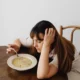 Waduh! studi ungkap keseringan makan sendiri berbahaya untuk kesehatan mental fisik