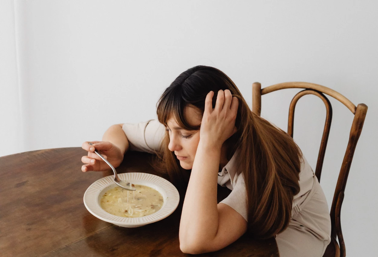 Waduh! studi ungkap keseringan makan sendiri berbahaya untuk kesehatan mental fisik