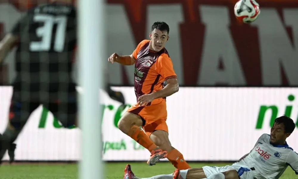 Borneo FC vs Arema FC 3 1 Brace Juan Villa Selamatkan Pesut Etam