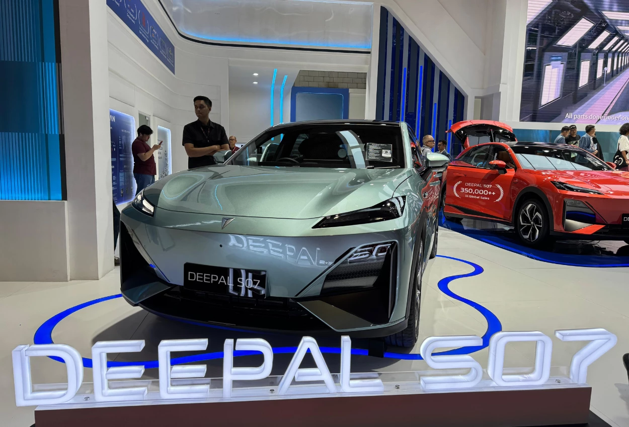 Changan Perkenalkan Dua Mobil Listrik di IIMS 2026 Lumin dan Deepal S07