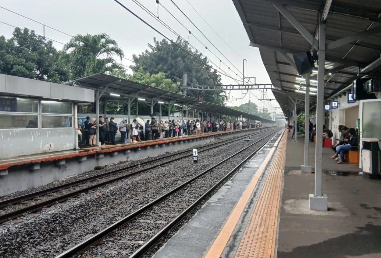 Depresi usai Ibunya Meninggal, Pemuda di Madiun Tabrakkan Diri ke Kereta