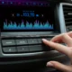 Head Unit Standar vs Aftermarket Mana yang Lebih Unggul untuk Audio Mobil
