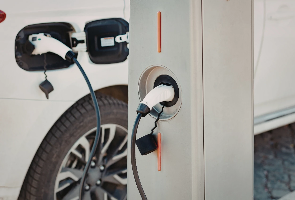 Ilmuwan China Berhasil Bikin Baterai Mobil Listrik dari Plastik