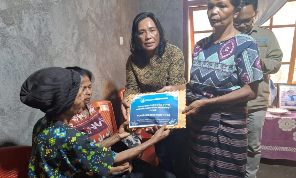 Kemendikdasmen Datangi Rumah Bocah SD di NTT yang Tewas Bunuh Diri, Beri Santunan