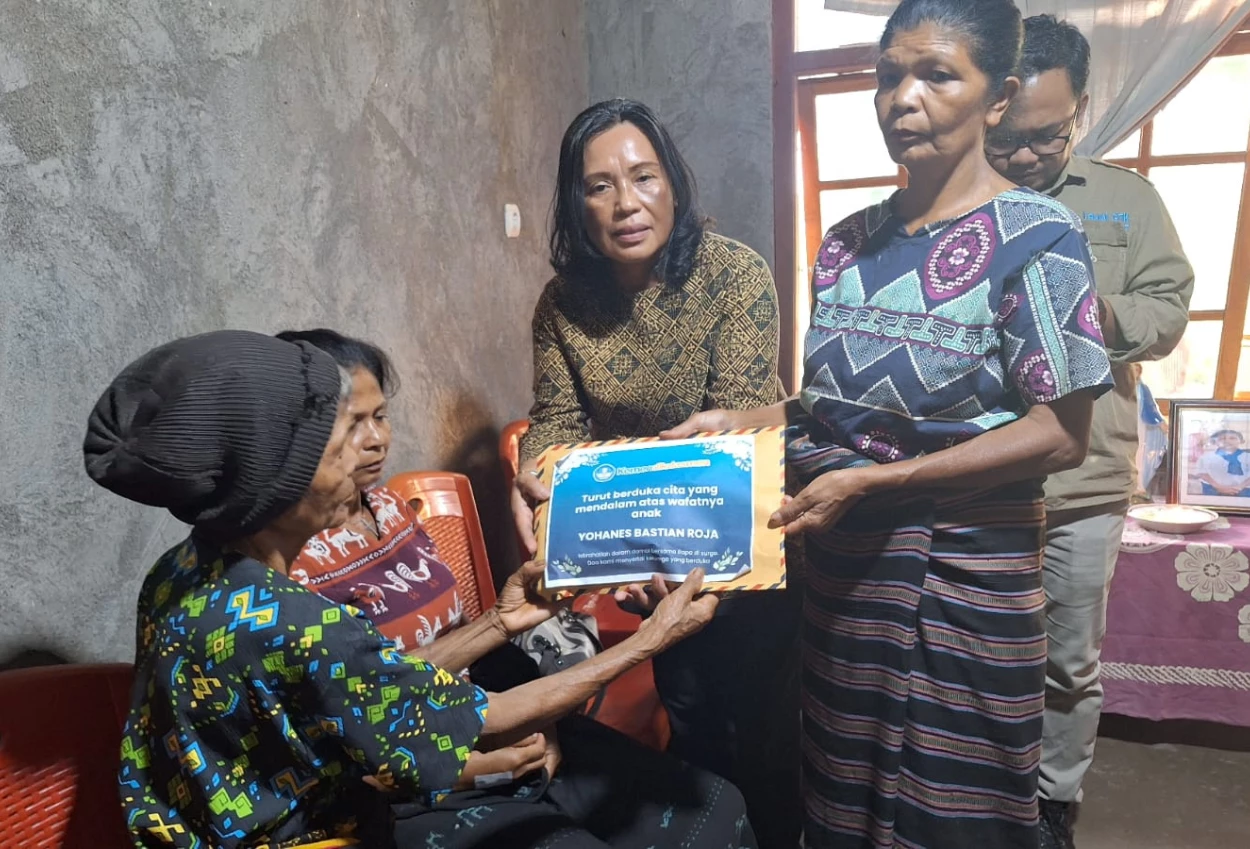 Kemendikdasmen Datangi Rumah Bocah SD di NTT yang Tewas Bunuh Diri, Beri Santunan